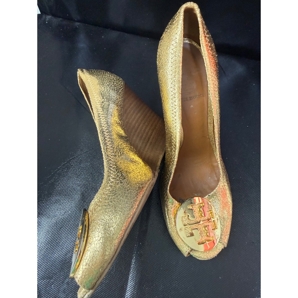 Tory Burch Sally Gold Metallic Crackle Leather Peep Toe Wedge Pumps Logo 5
